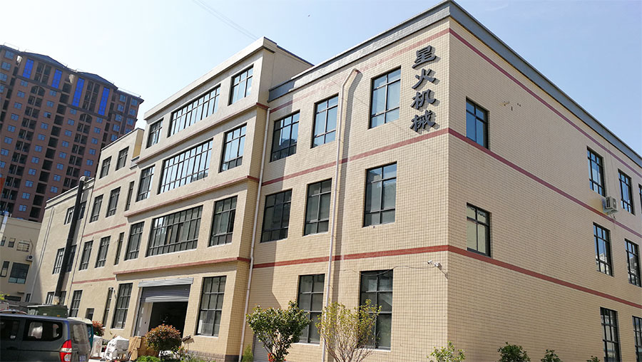 調(diào)味品生產(chǎn)線供應(yīng)商 調(diào)味汁全自動灌裝機(jī)設(shè)備定制(圖1)